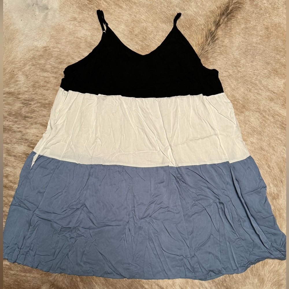 Black, White, and Blue Women's Top/dress with pockets 4XL